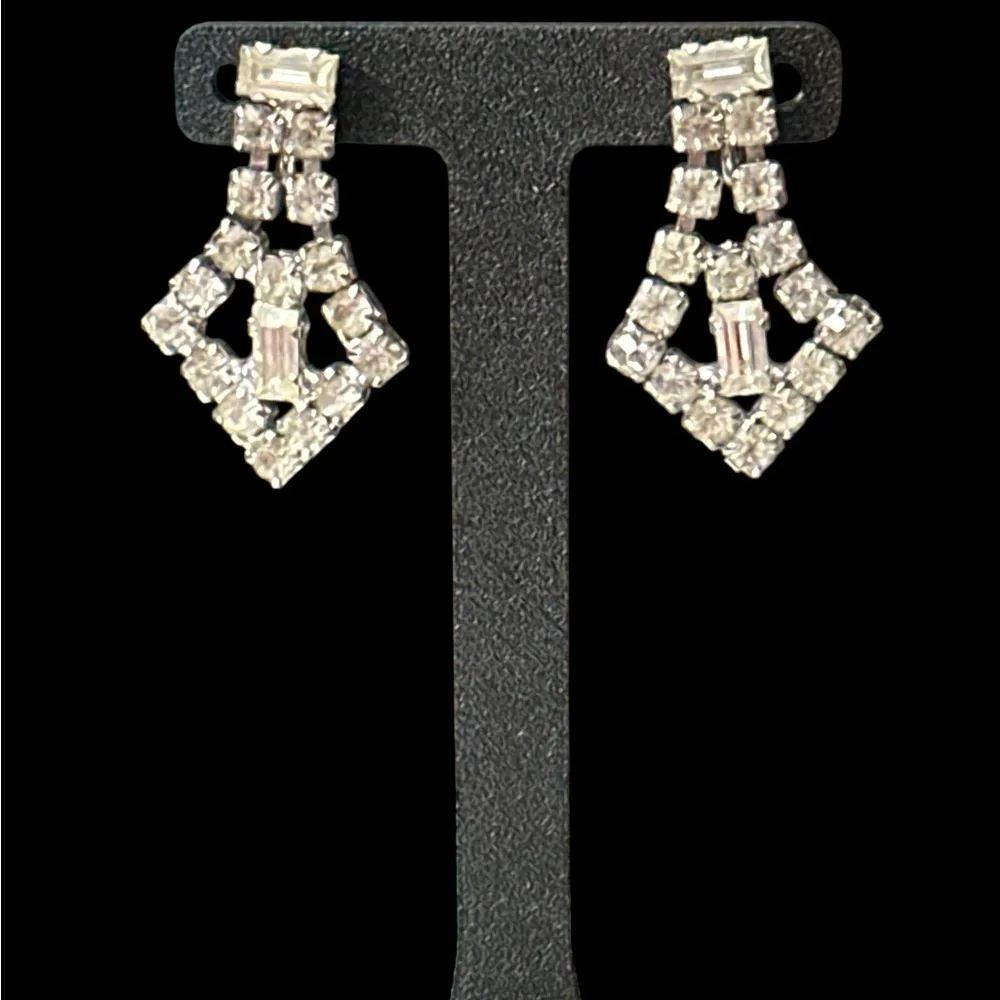 Dazzling Art Deco 50's Inspired Silver Colored‎ Clear Stone Screw Back Earrings